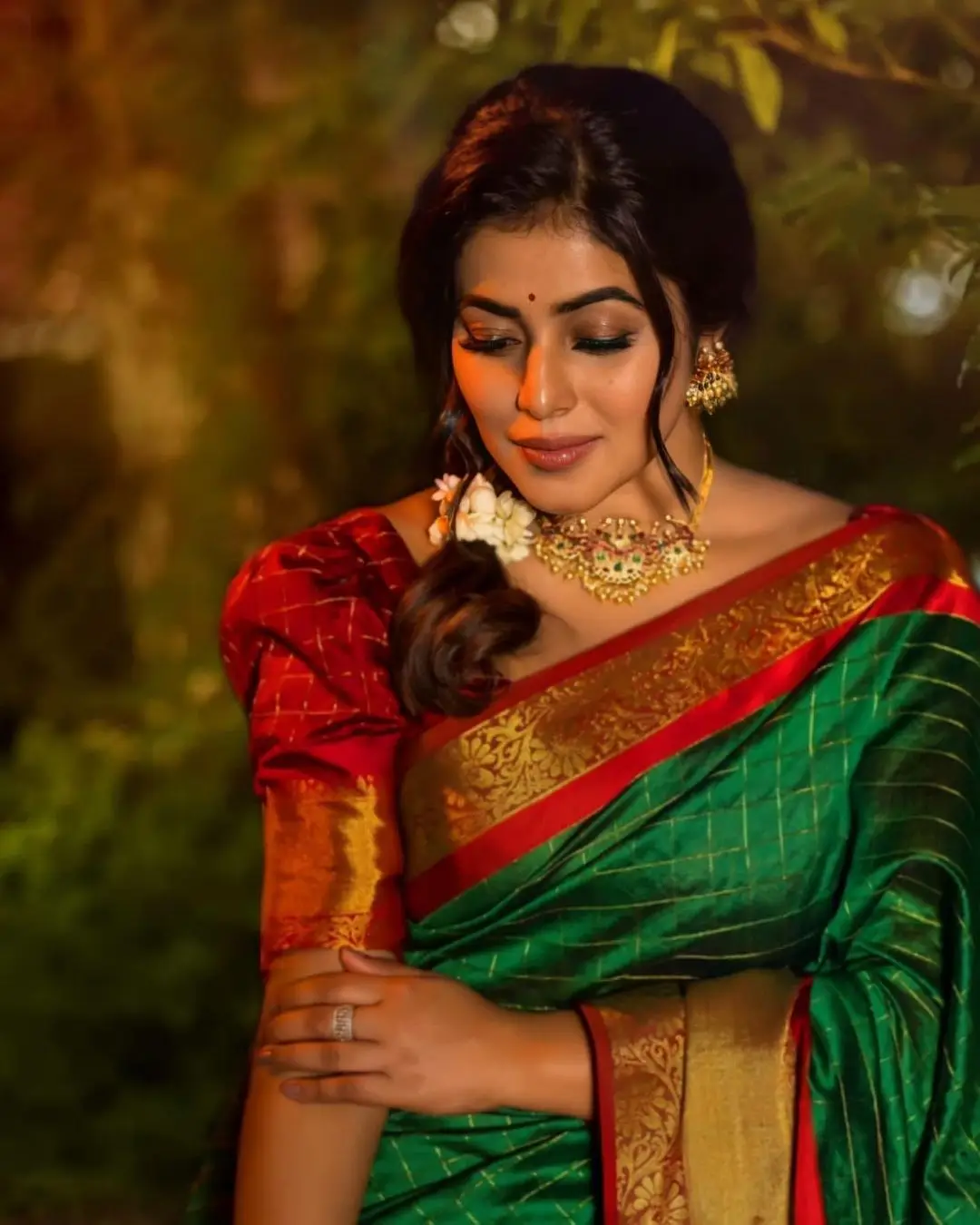 MALAYALAM GIRL SHAMNA KASIM IN GREEN PATTU SAREE RED BLOUSE 3